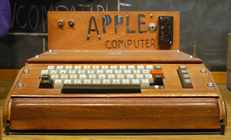 http://upload.wikimedia.org/wikipedia/commons/thumb/a/a1/Apple_I_Computer.jpg/800px-Apple_I_Computer.jpg